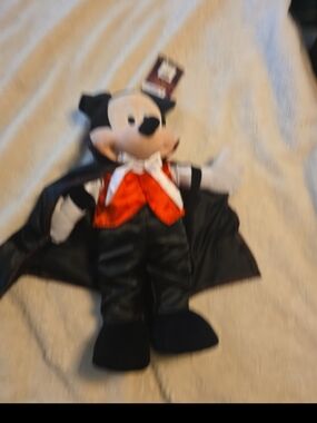 040926 Disney 23 in Mickey Mouse Dressed as a Dracula Porch Greeter NWT#shelf 90